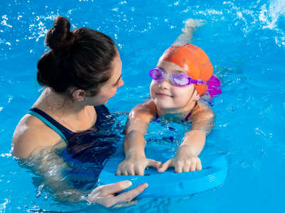 Monitores a domicilio, clases de natación privadas en Madrid. Monitores a domicilio, clases de natación privadas en Madrid.